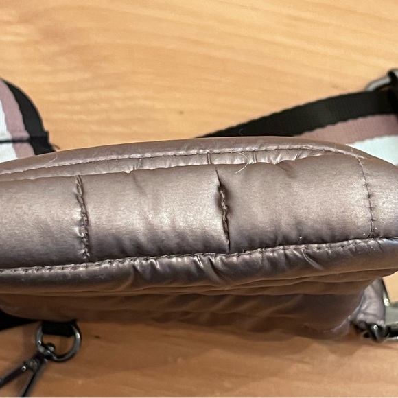 Think Royln The Cell Crossbody Bag Quilted in Pearl Latte ~ Retail $98 - Picture 11 of 14